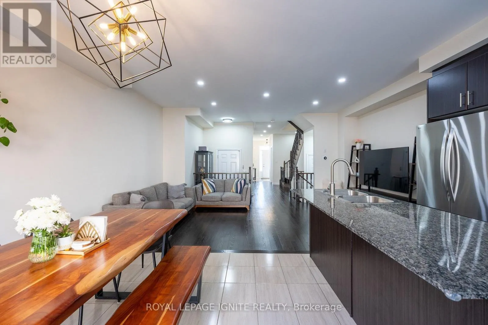 21 SAIL ROAD