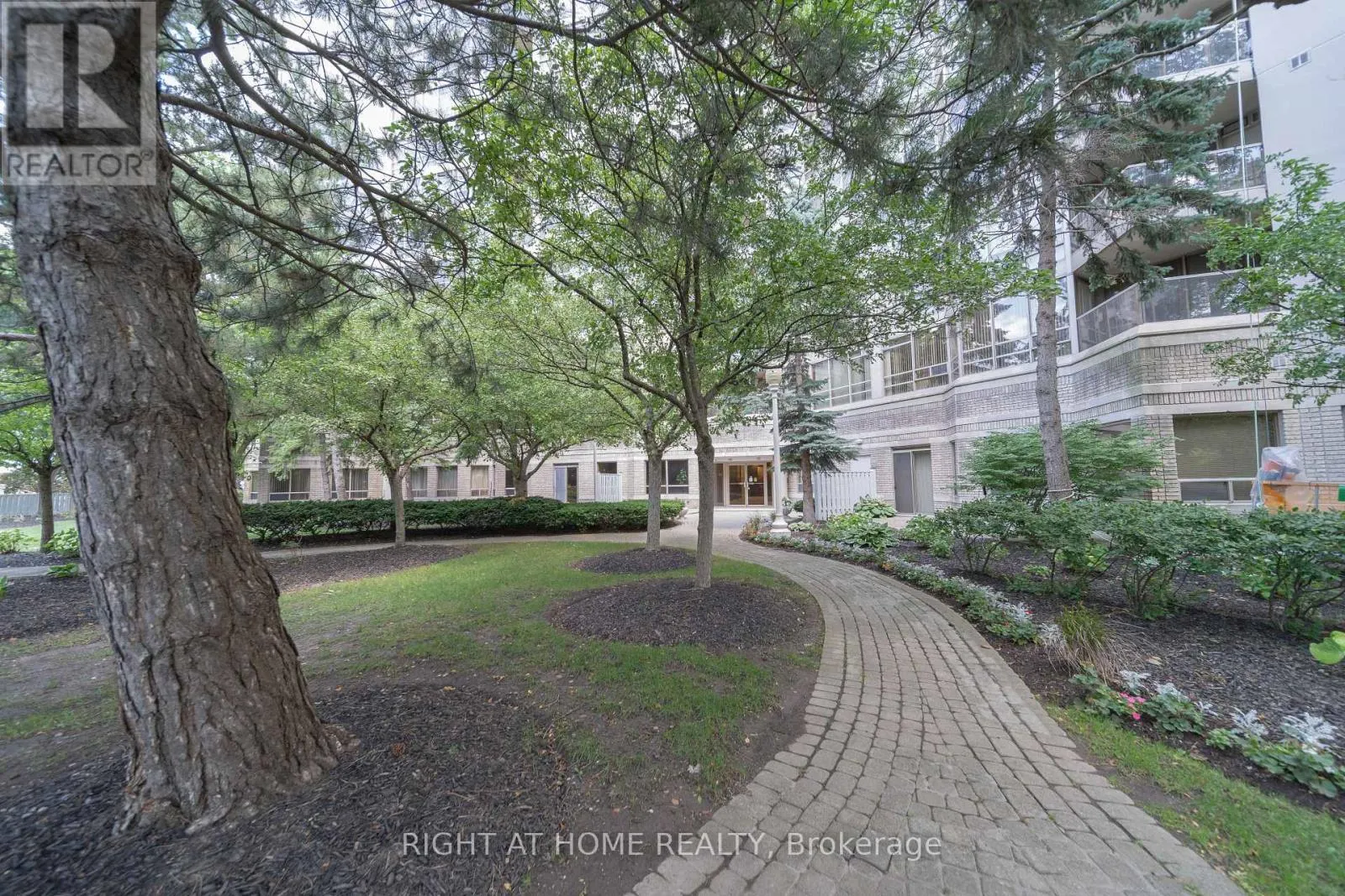 1910 - 45 KINGSBRIDGE GARDEN CIRCLE