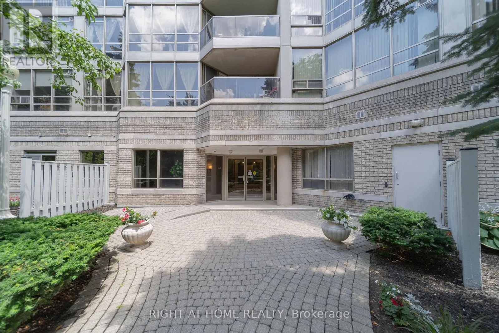 1910 - 45 KINGSBRIDGE GARDEN CIRCLE