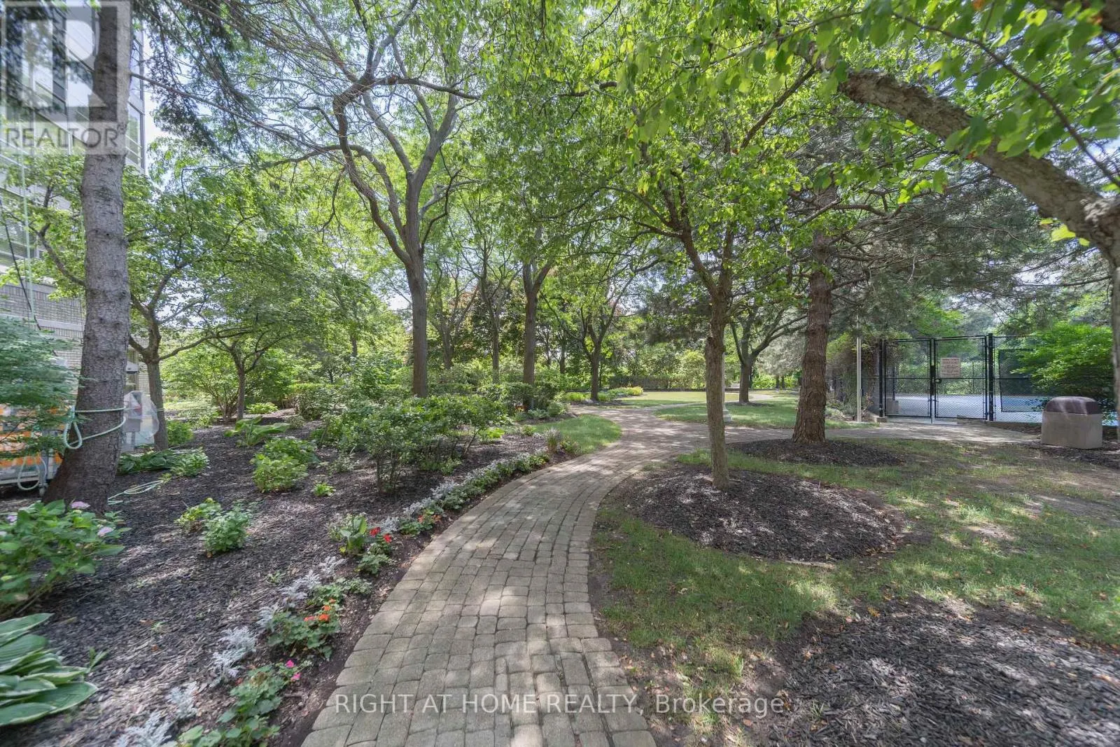 1910 - 45 KINGSBRIDGE GARDEN CIRCLE