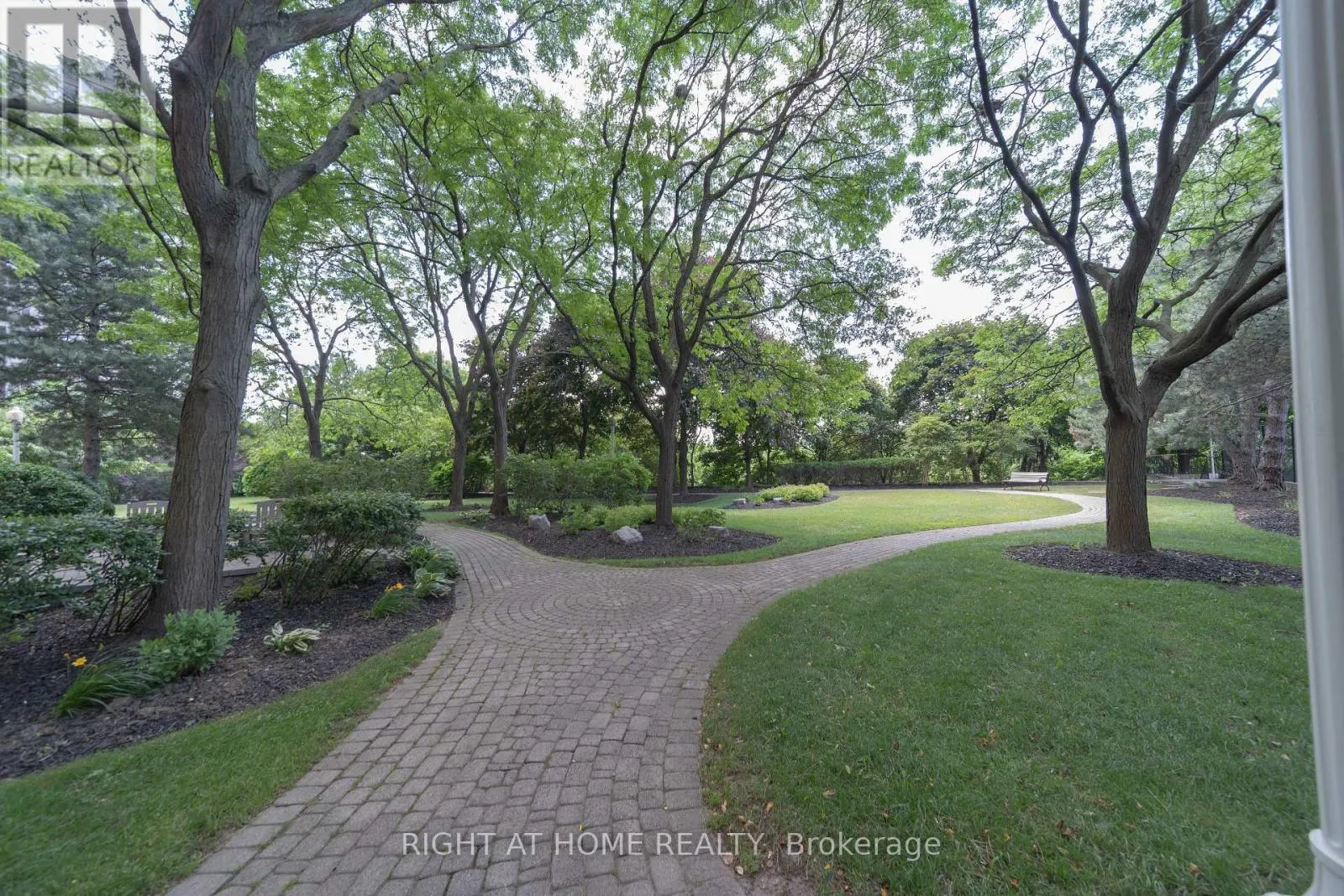 1910 - 45 KINGSBRIDGE GARDEN CIRCLE