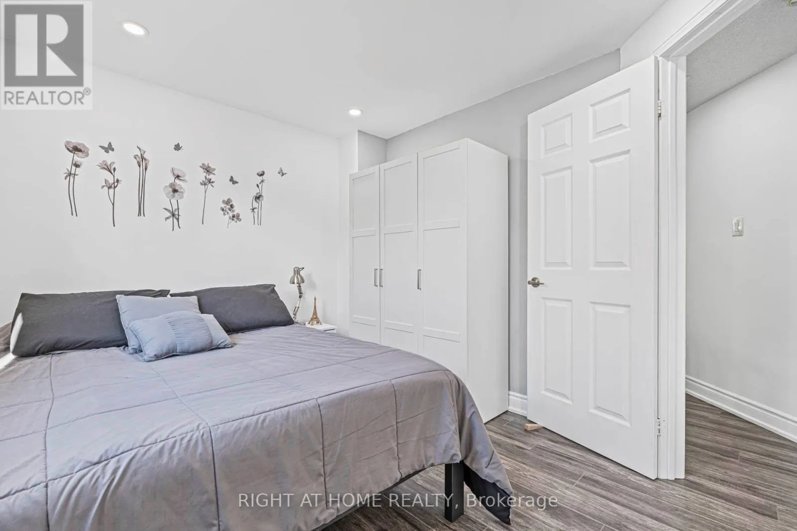 36 BURTON ROAD S