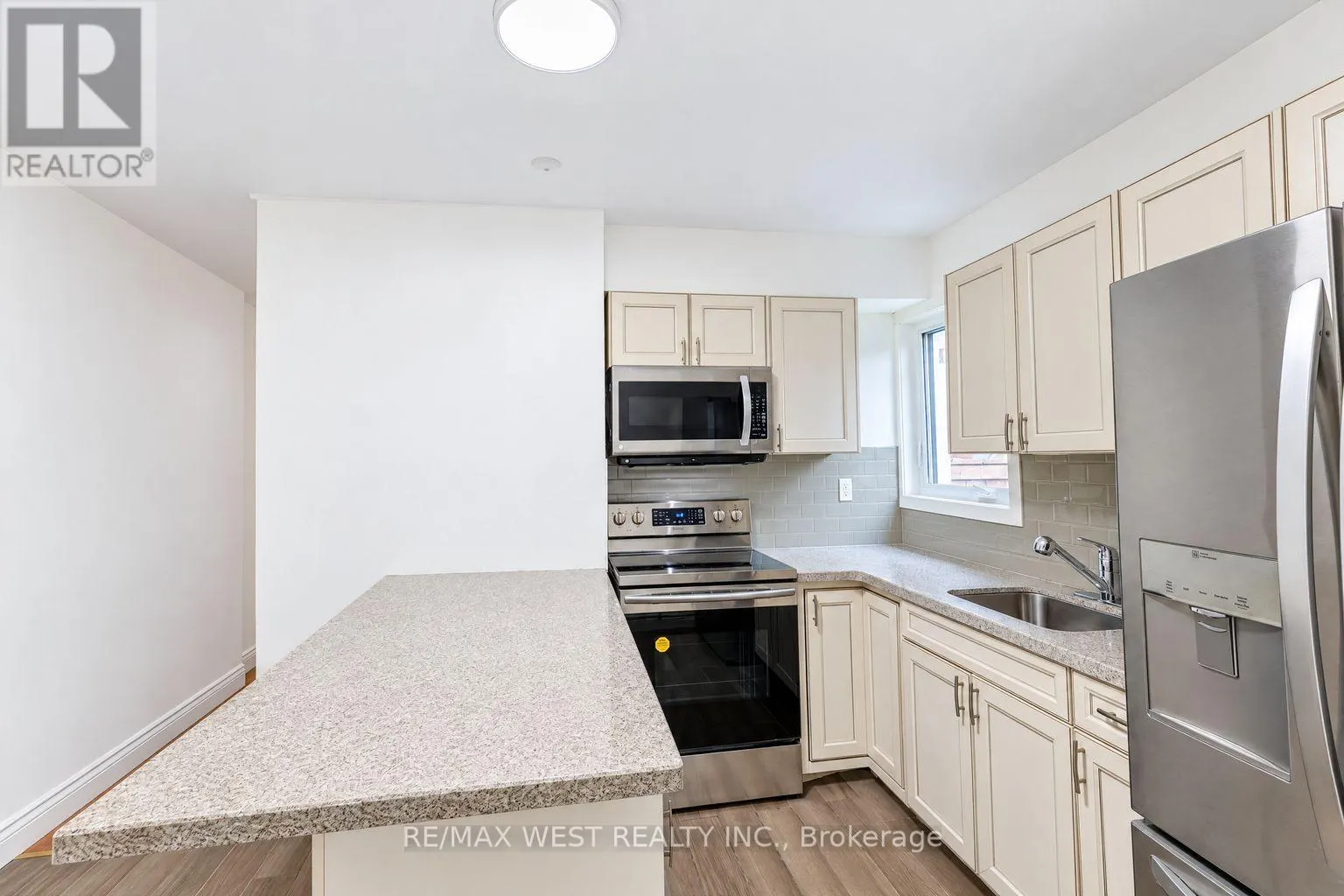 203 ISLINGTON AVENUE