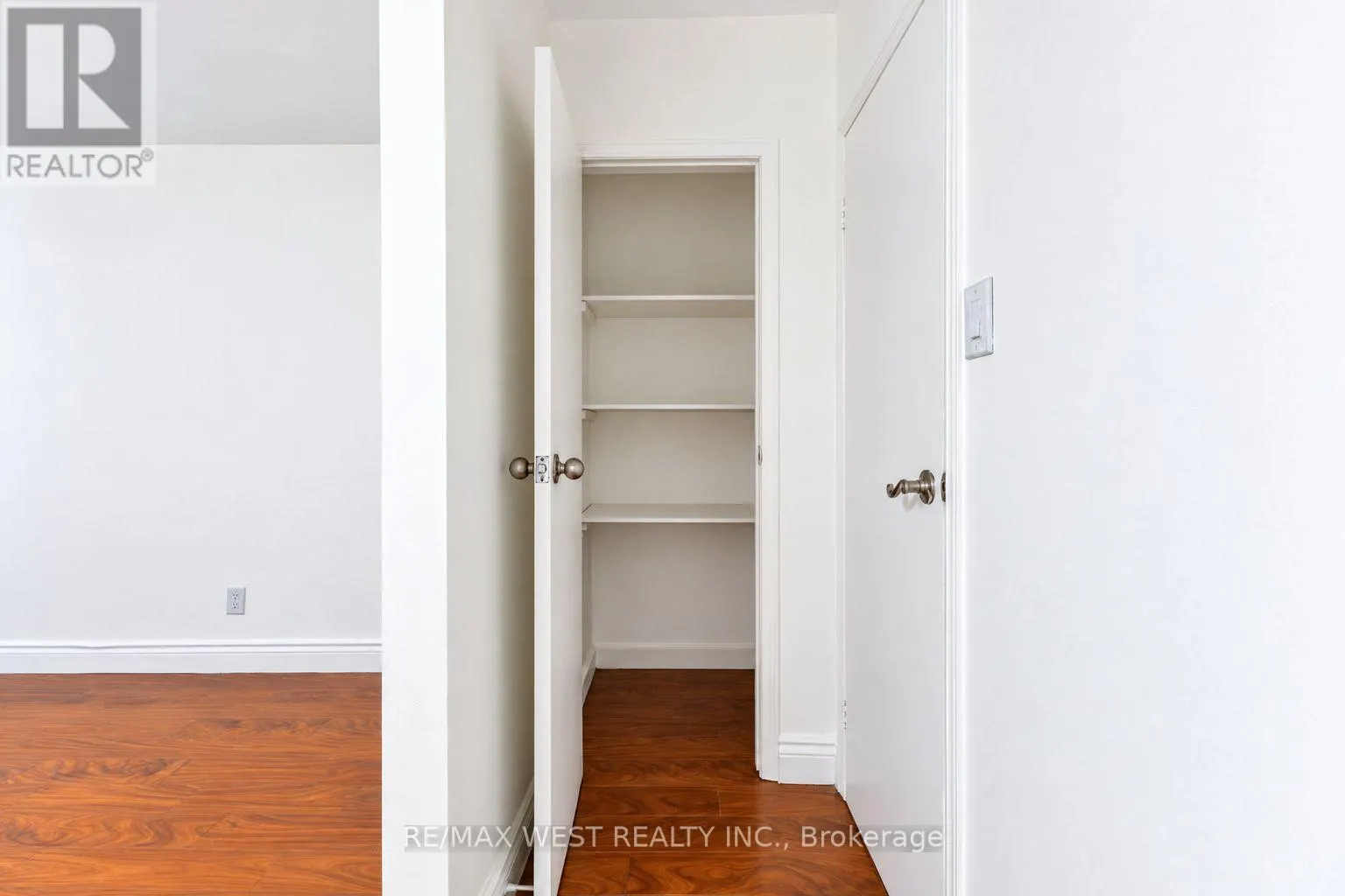 203 ISLINGTON AVENUE