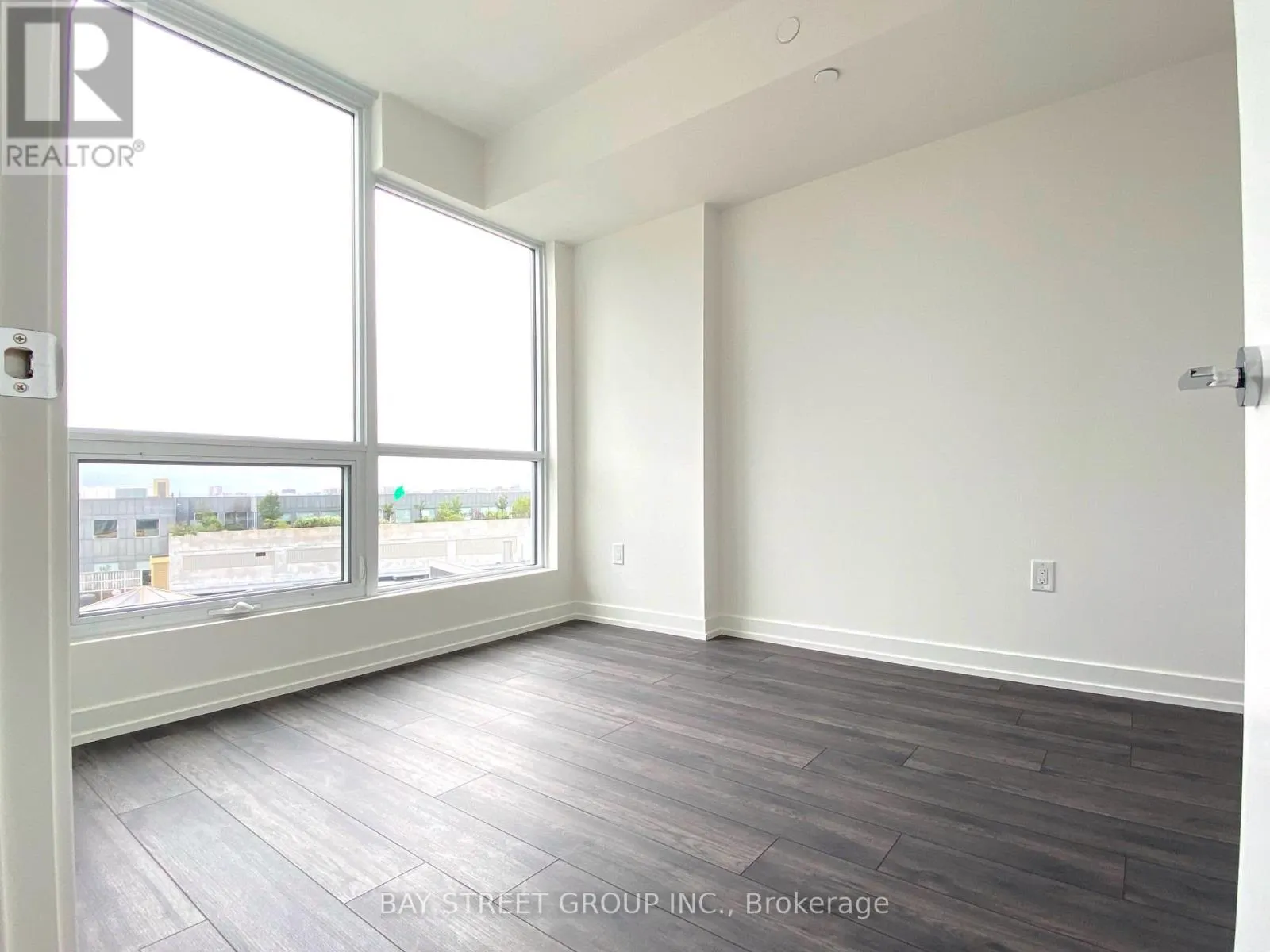 814 - 10 DE BOERS DRIVE