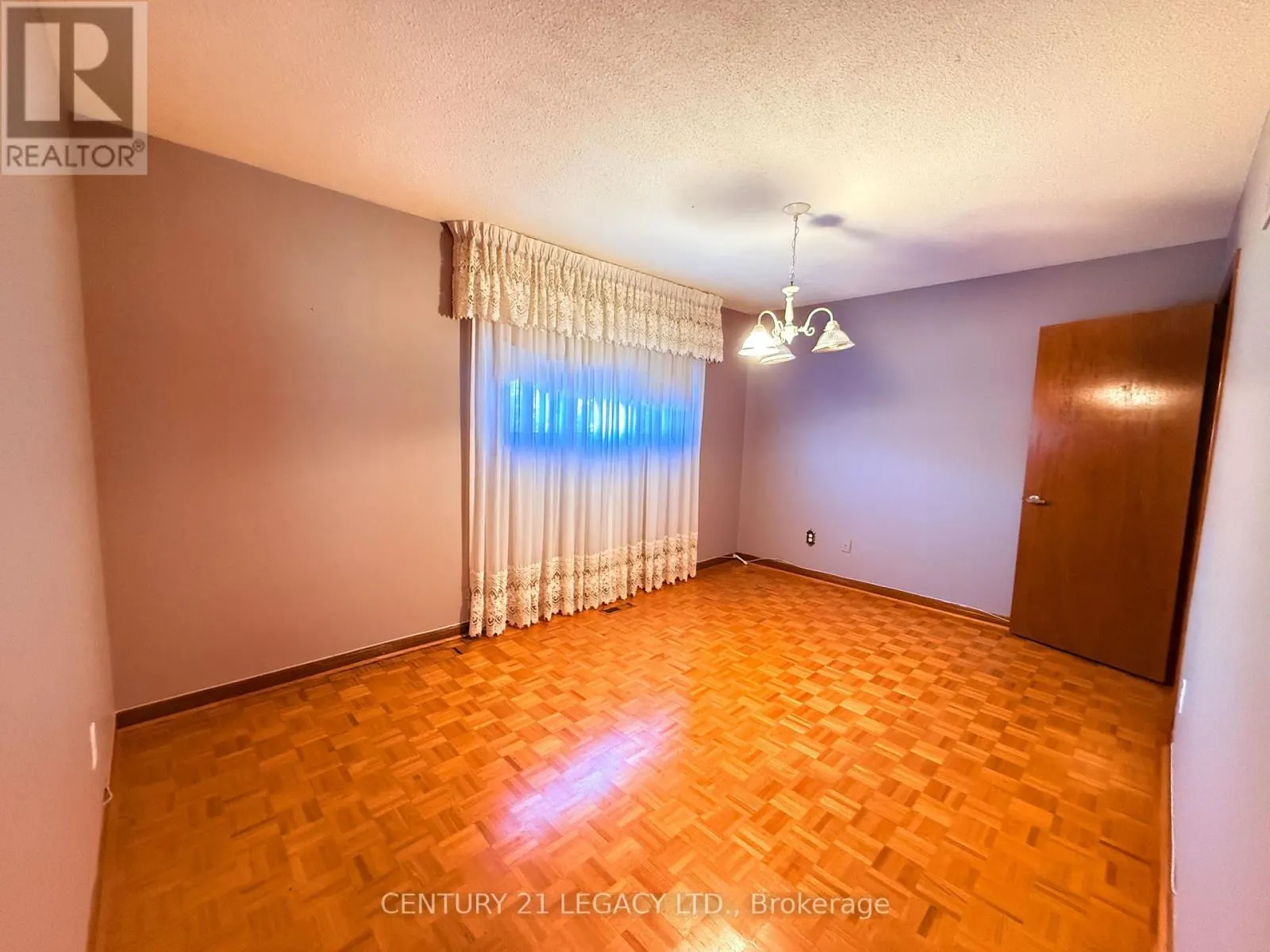 (UPPER) - 78 PANORAMA CRESCENT