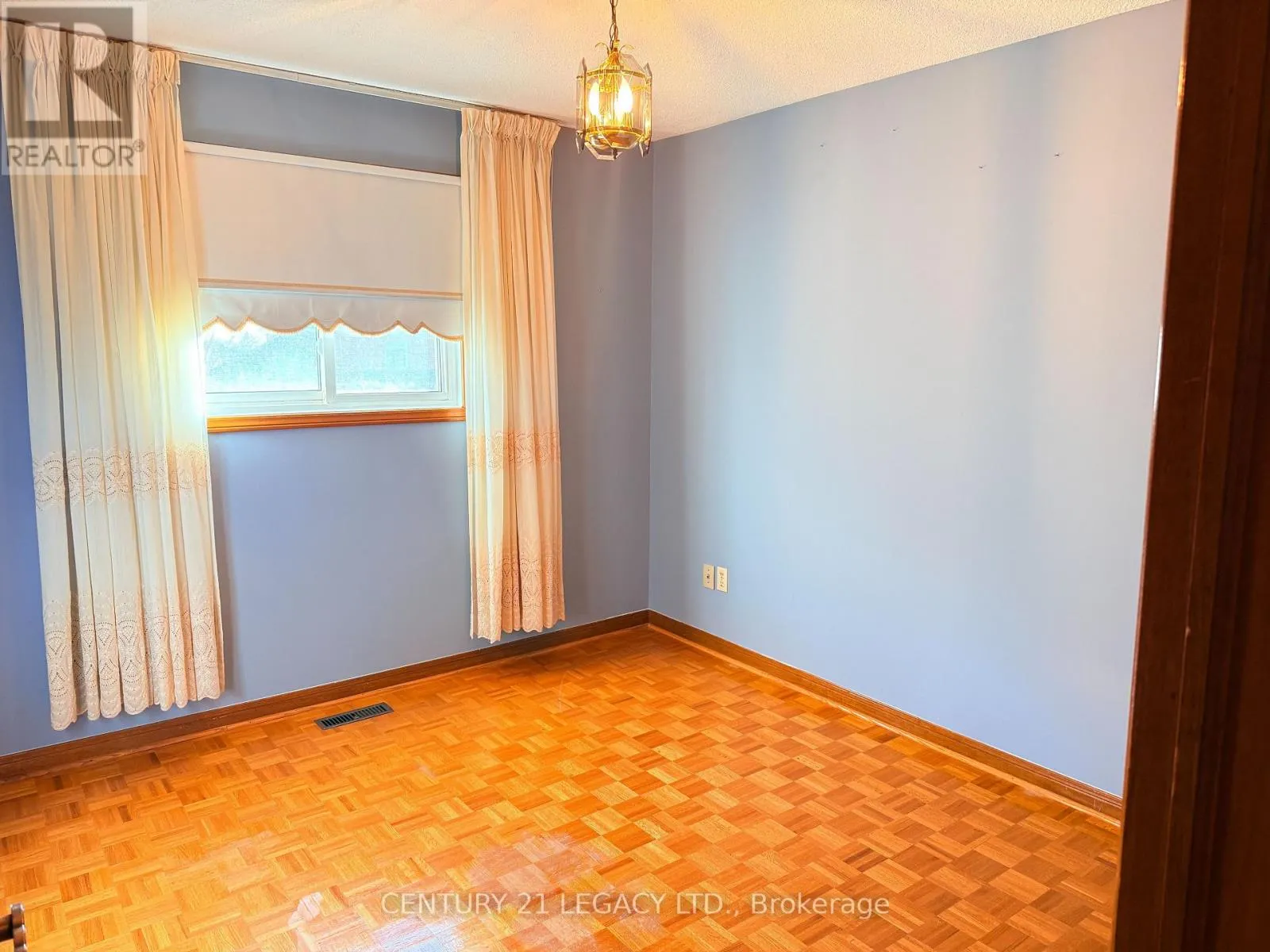 (UPPER) - 78 PANORAMA CRESCENT