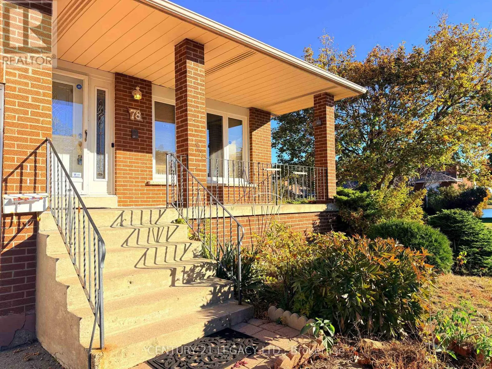 (UPPER) - 78 PANORAMA CRESCENT