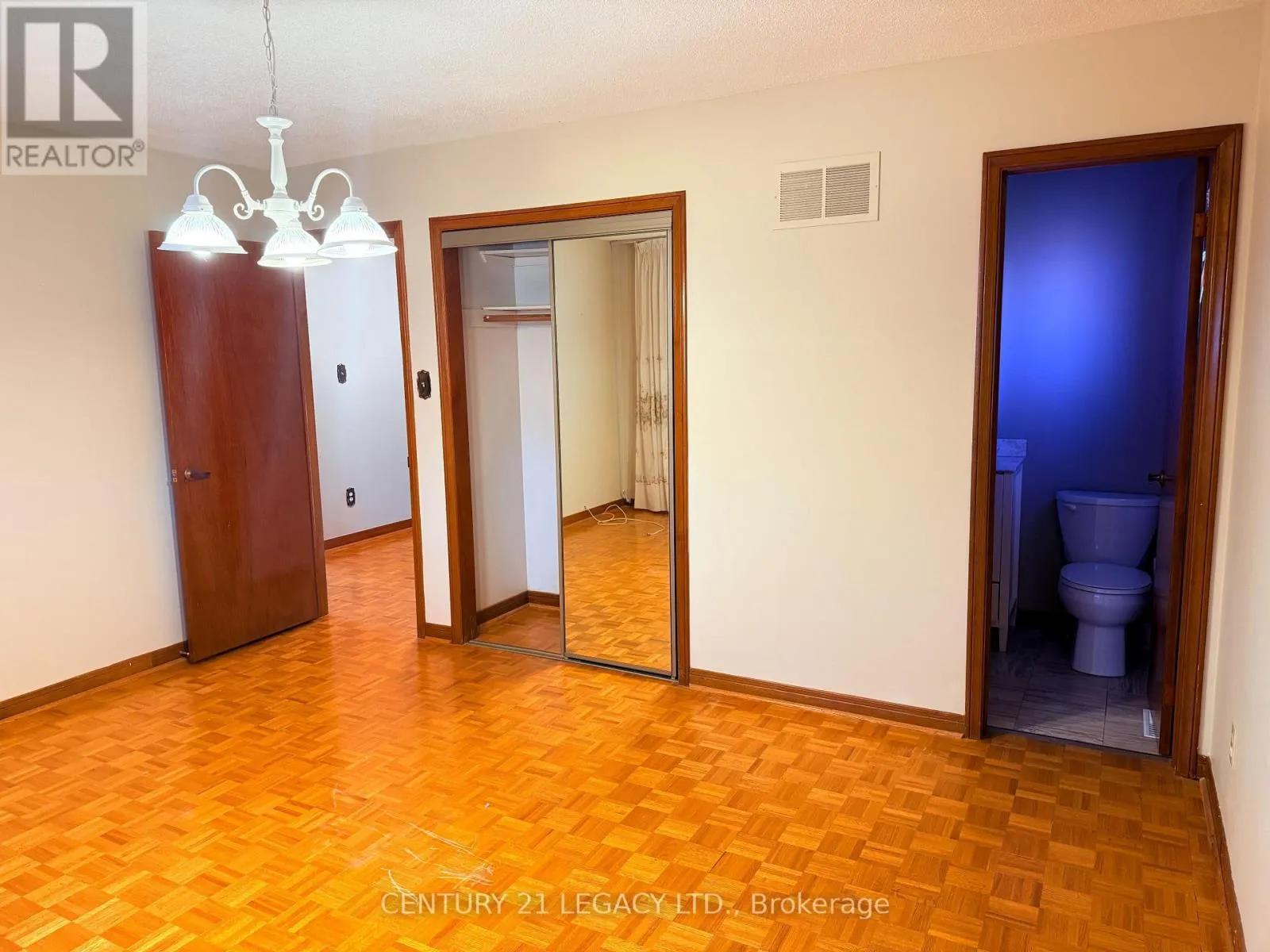 (UPPER) - 78 PANORAMA CRESCENT