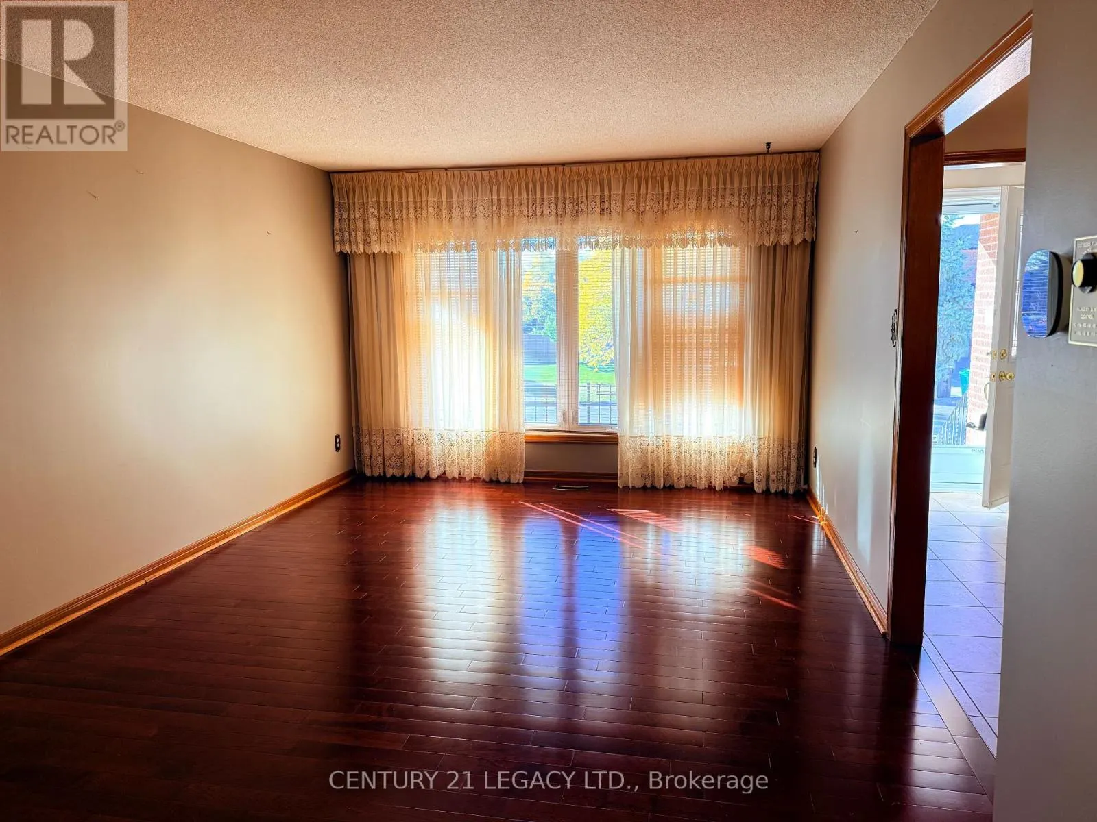 (UPPER) - 78 PANORAMA CRESCENT