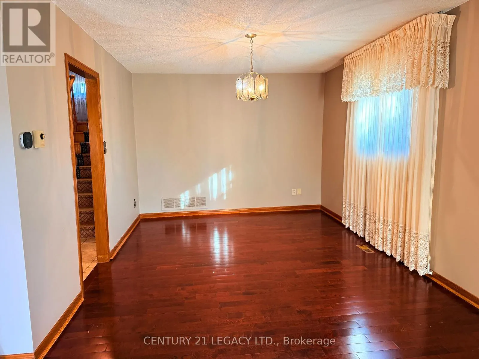 (UPPER) - 78 PANORAMA CRESCENT