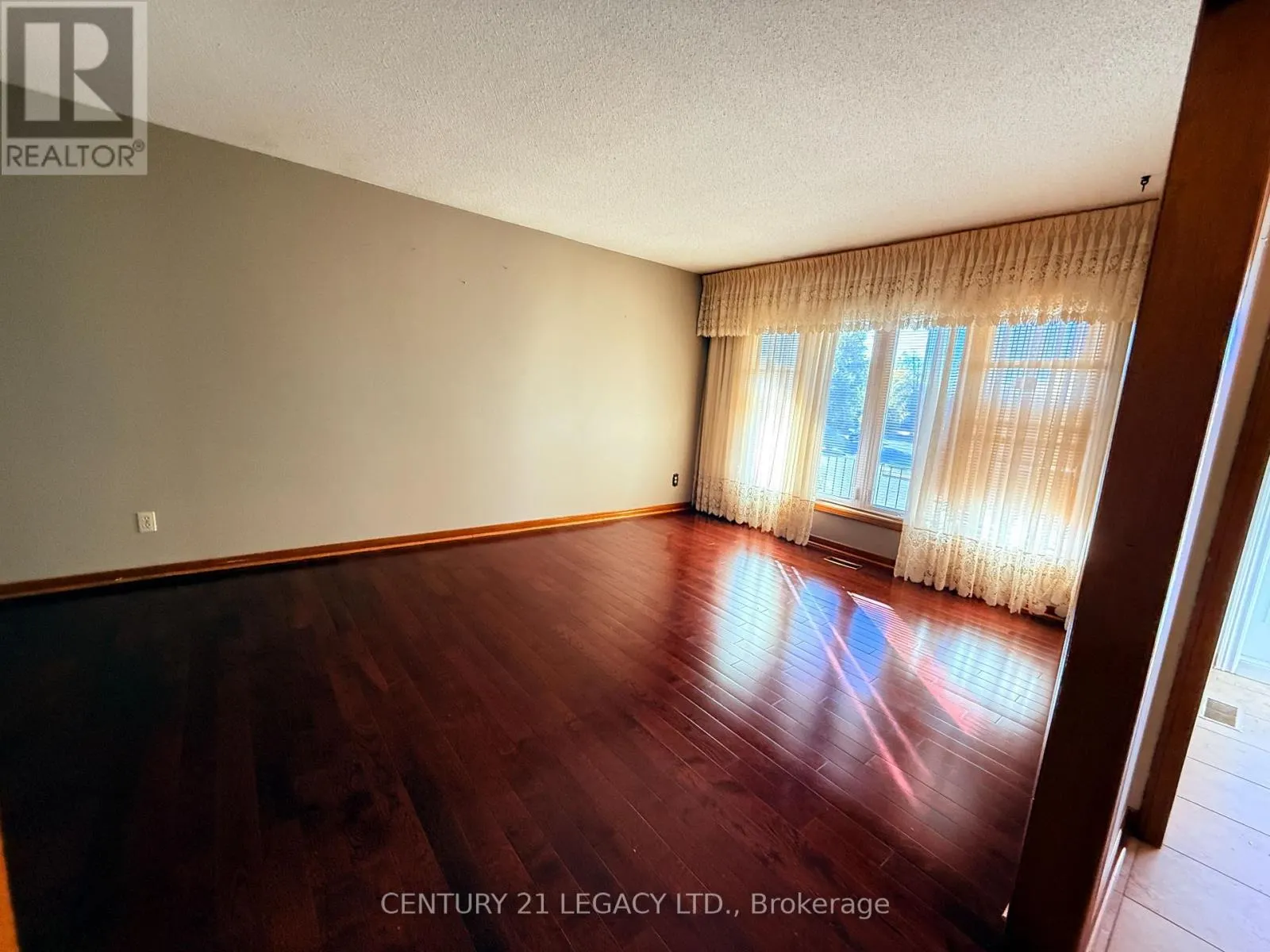 (UPPER) - 78 PANORAMA CRESCENT