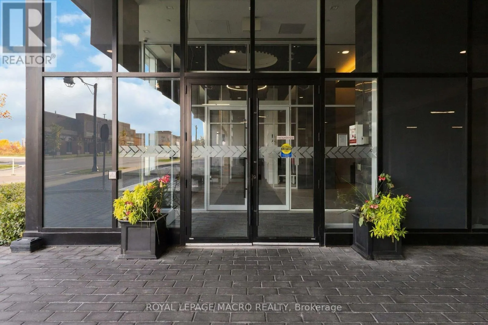 815 - 2489 TAUNTON ROAD