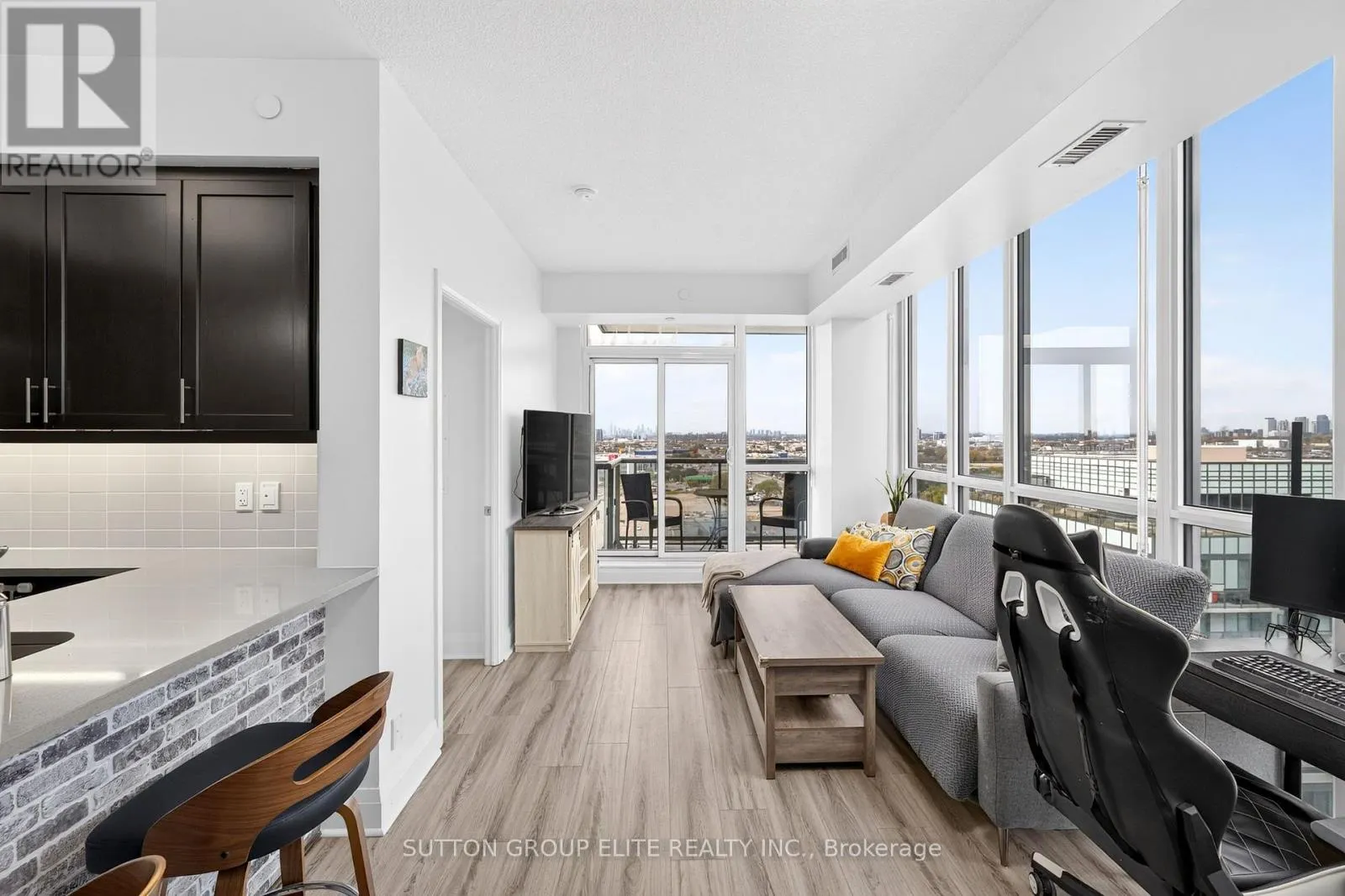1309 - 15 ZORRA STREET