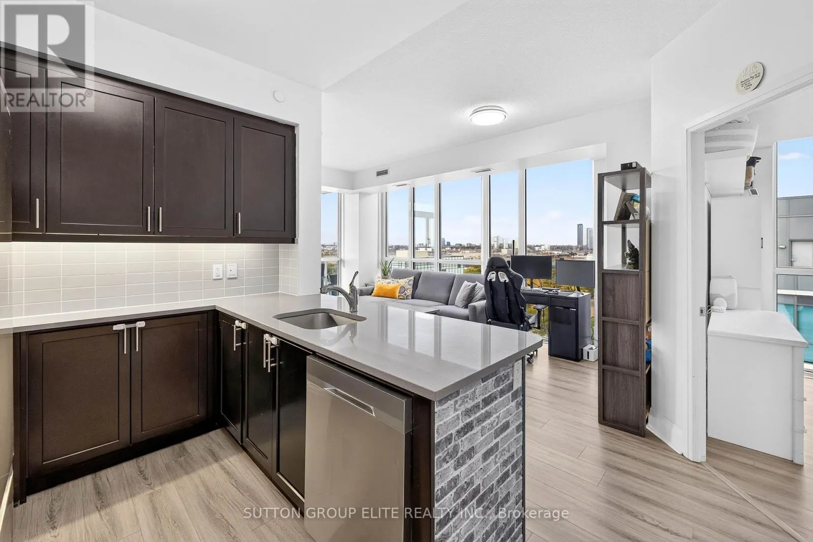 1309 - 15 ZORRA STREET