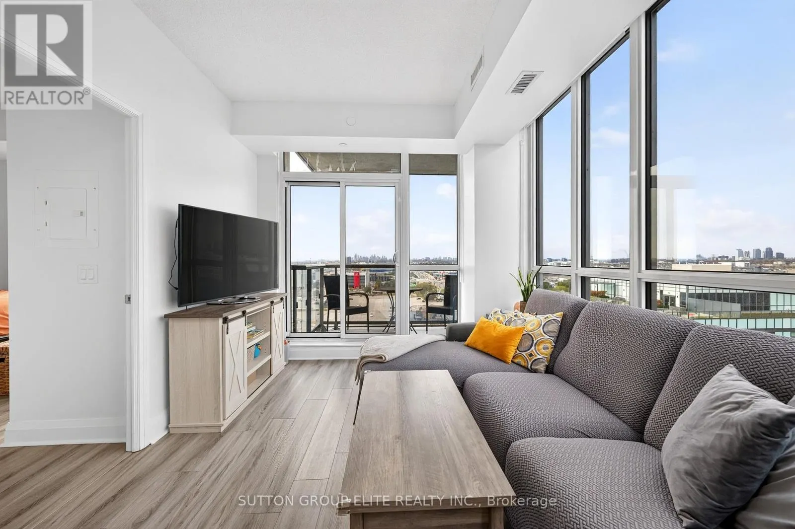 1309 - 15 ZORRA STREET
