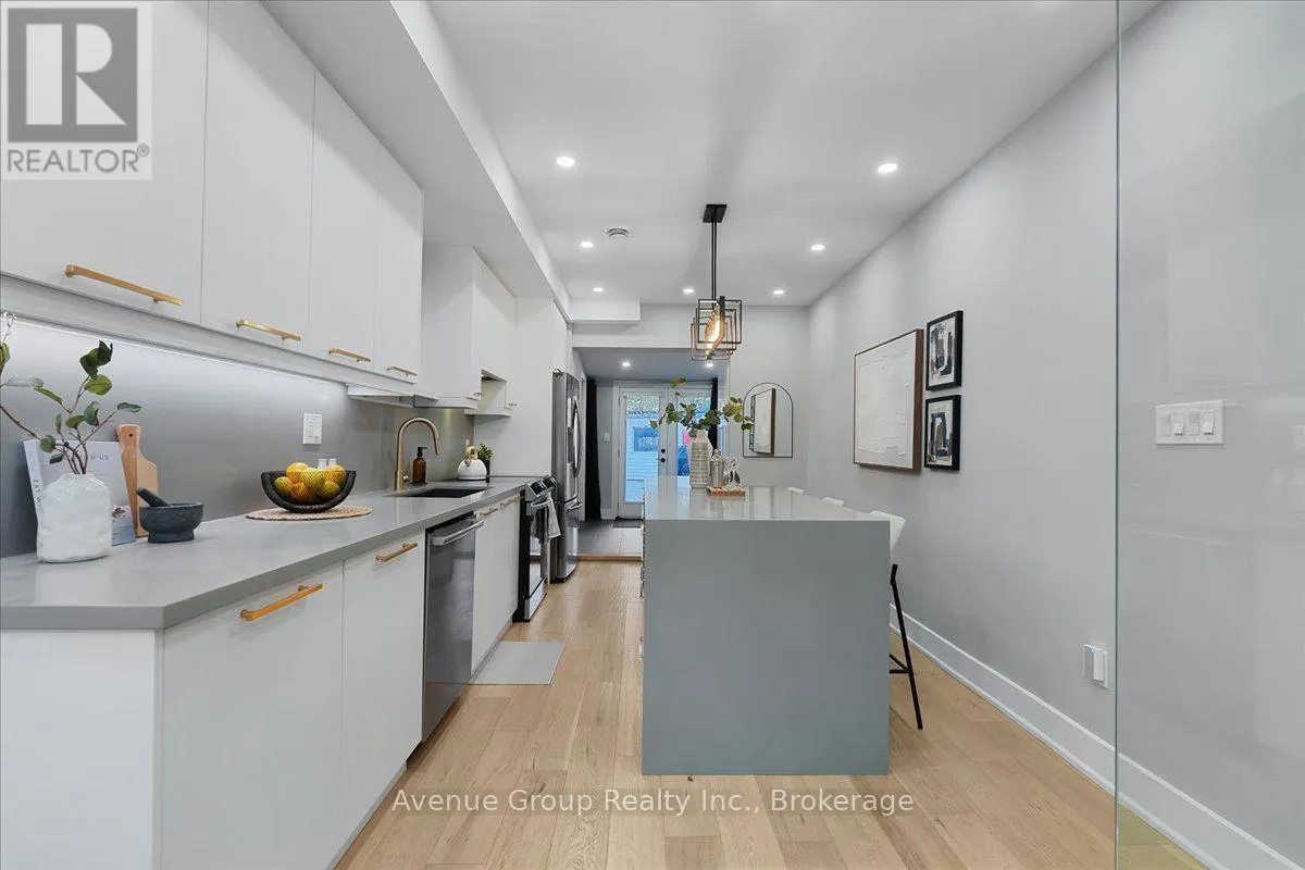 811 DOVERCOURT ROAD
