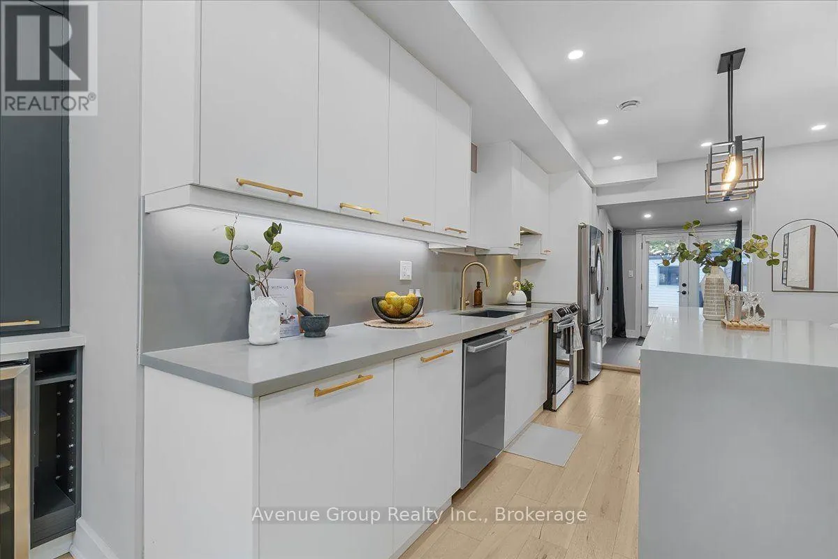 811 DOVERCOURT ROAD