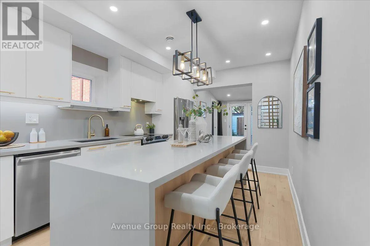 811 DOVERCOURT ROAD