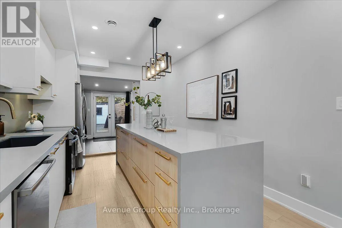 811 DOVERCOURT ROAD