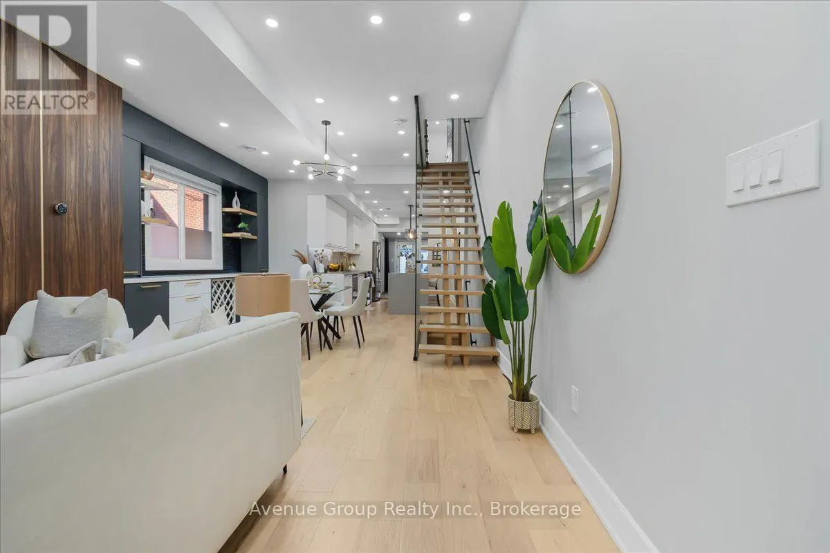 811 DOVERCOURT ROAD