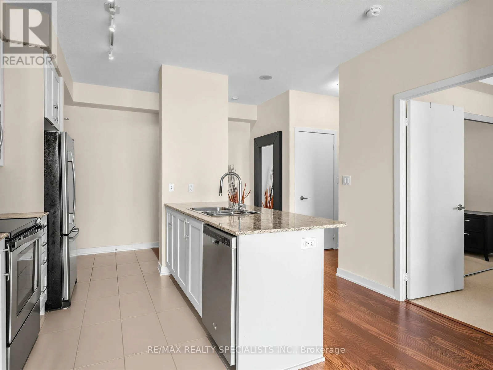1401 - 4065 BRICKSTONE MEWS