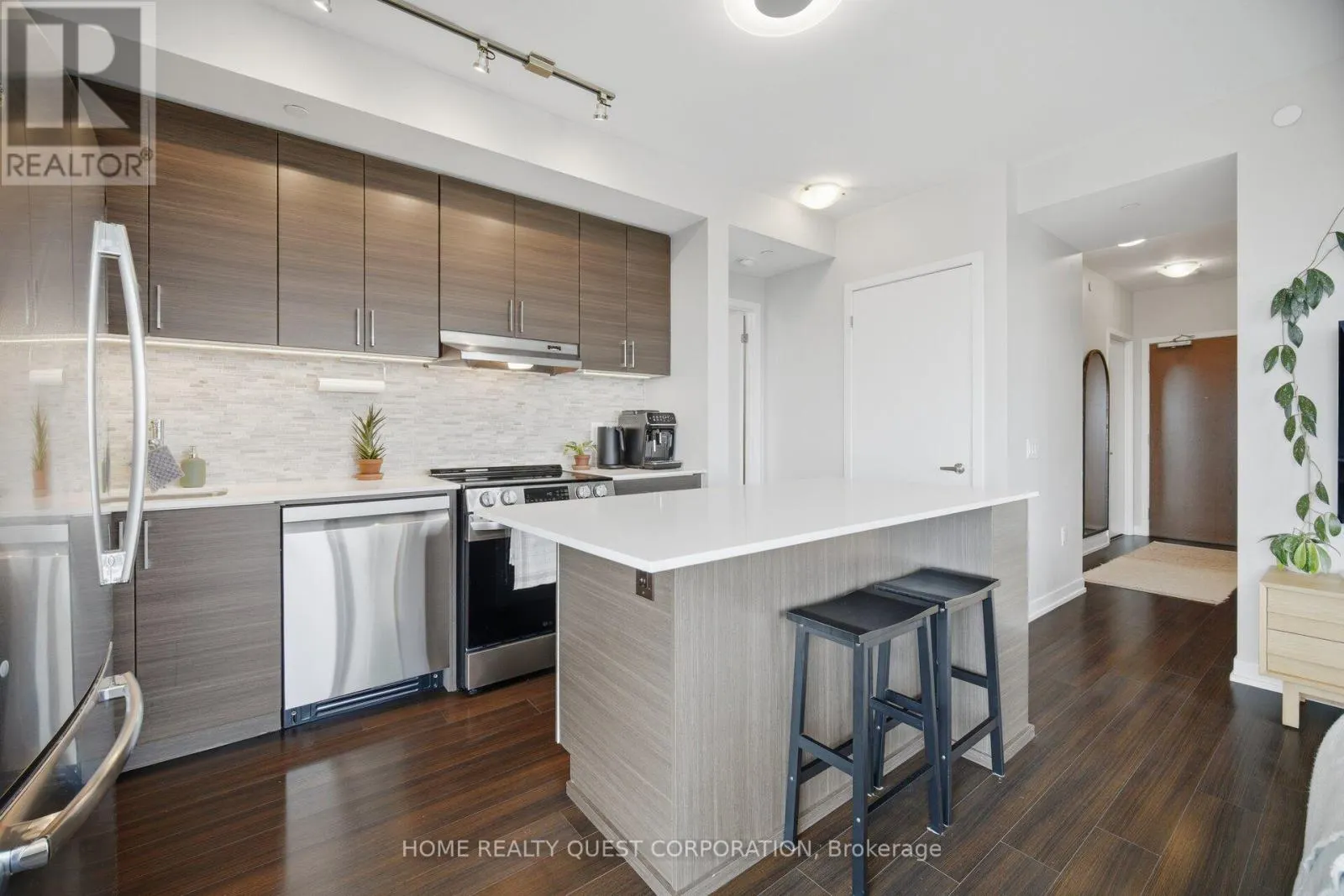 2205 - 2560 EGLINTON AVENUE W