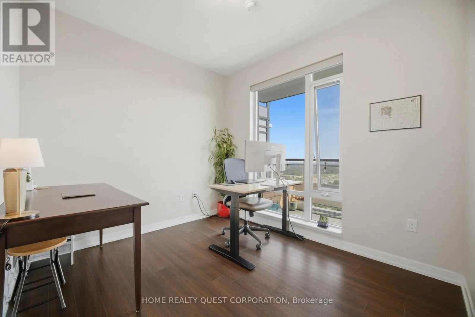 2205 - 2560 EGLINTON AVENUE W