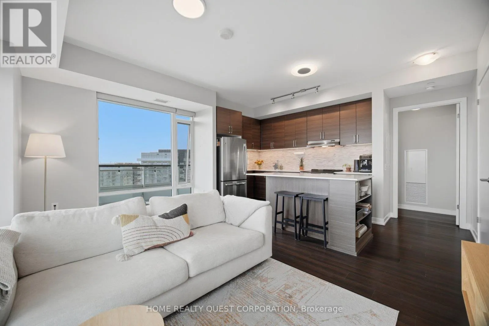 2205 - 2560 EGLINTON AVENUE W