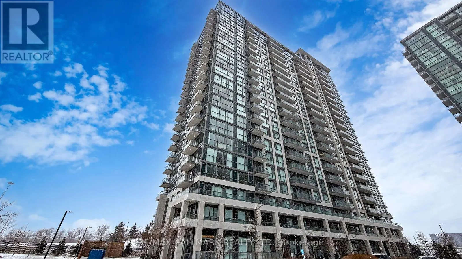 910 - 349 RATHBURN ROAD W