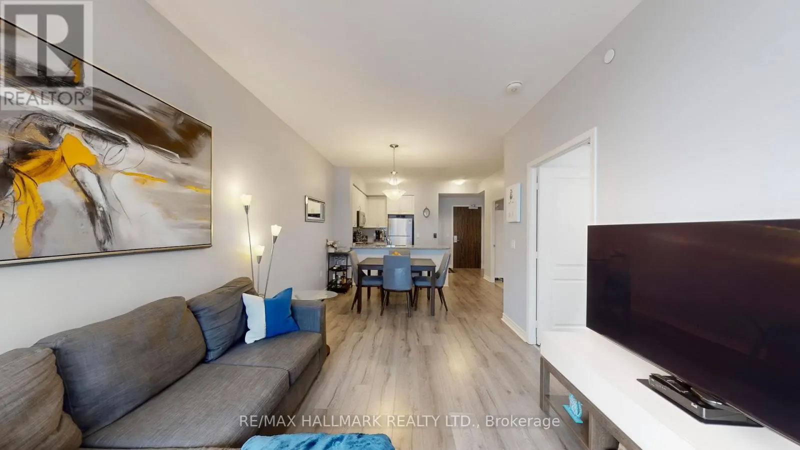 910 - 349 RATHBURN ROAD W