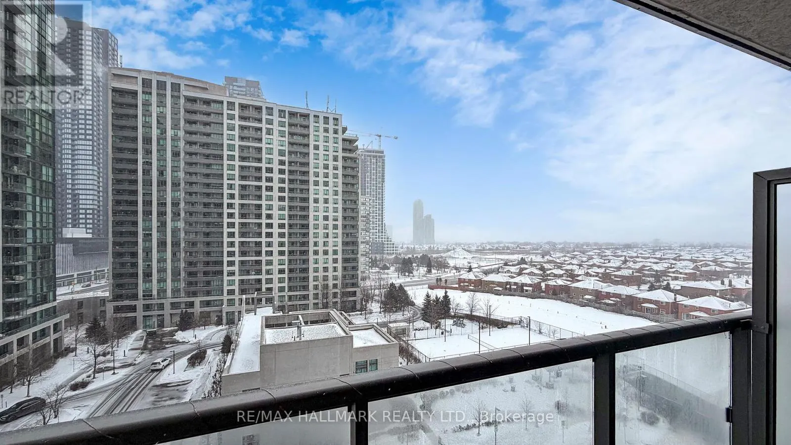 910 - 349 RATHBURN ROAD W