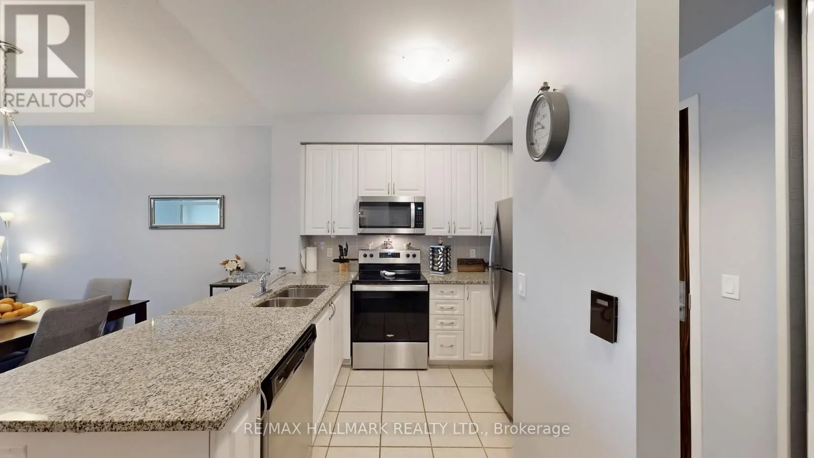910 - 349 RATHBURN ROAD W