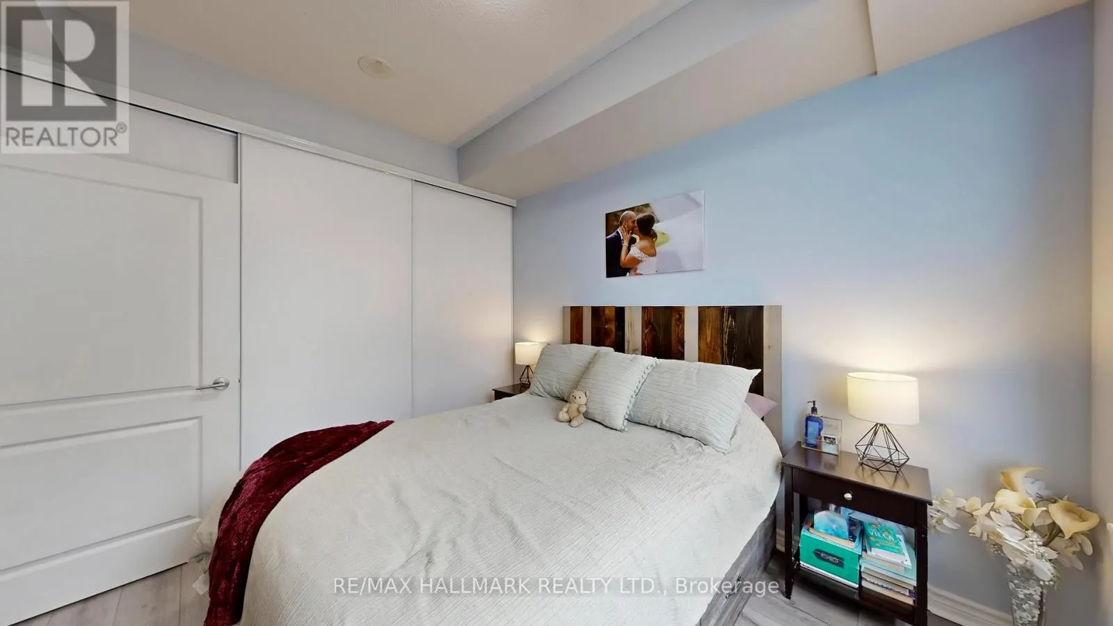 910 - 349 RATHBURN ROAD W