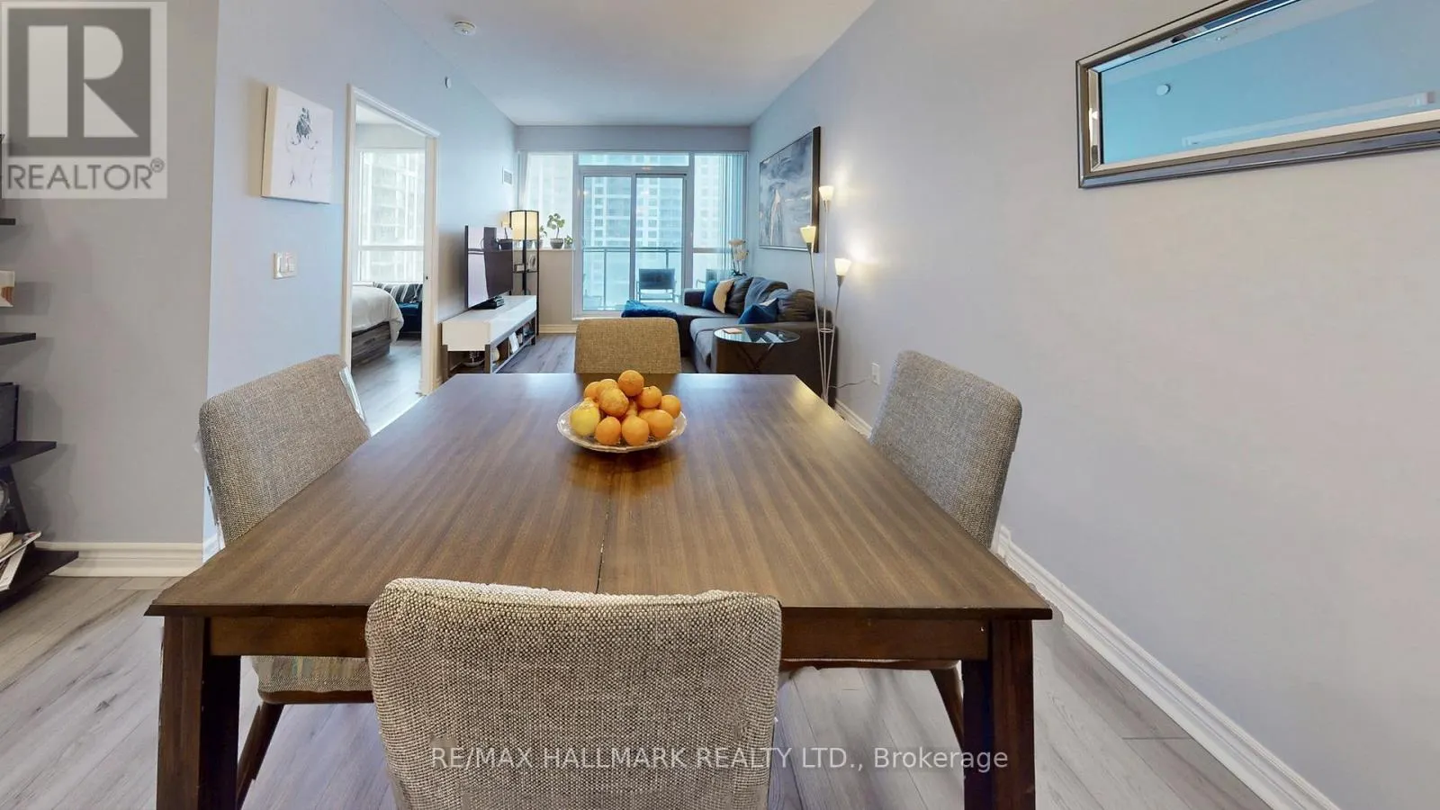 910 - 349 RATHBURN ROAD W