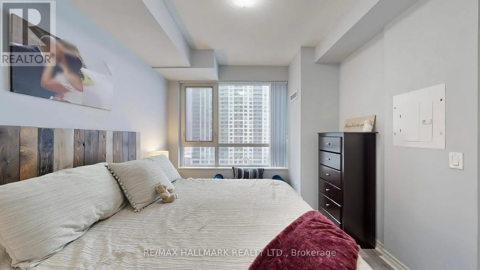 910 - 349 RATHBURN ROAD W