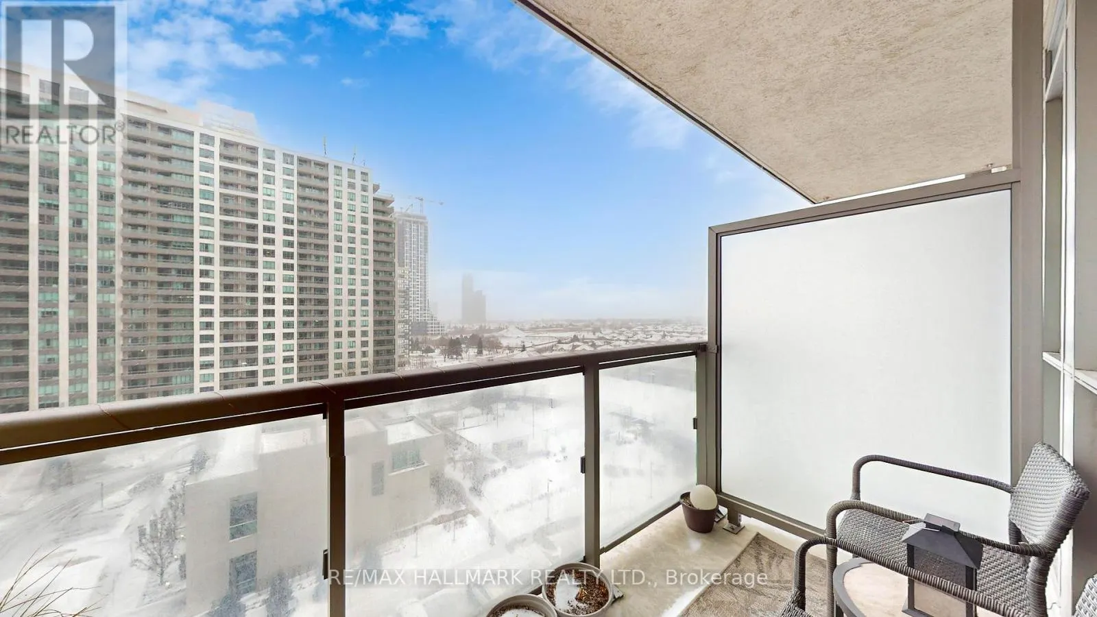 910 - 349 RATHBURN ROAD W