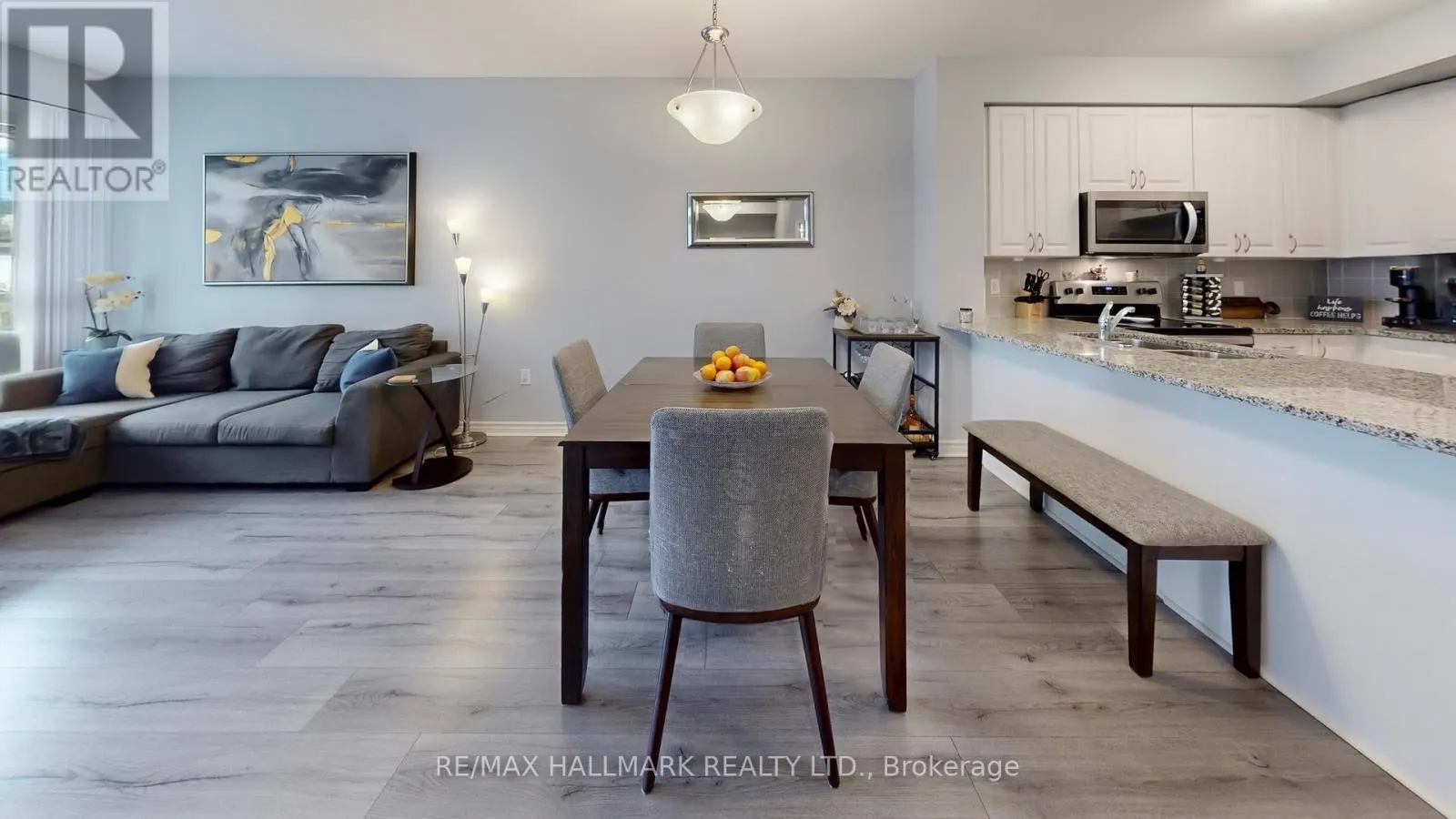 910 - 349 RATHBURN ROAD W