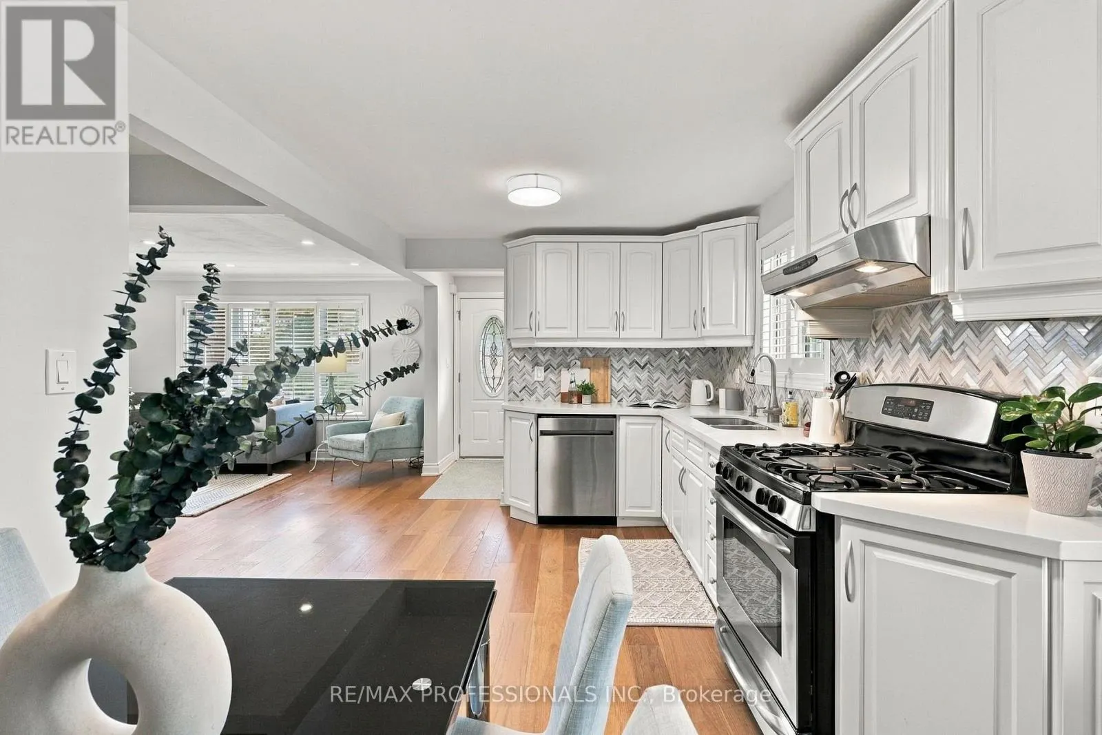 28 WICKFORD DRIVE