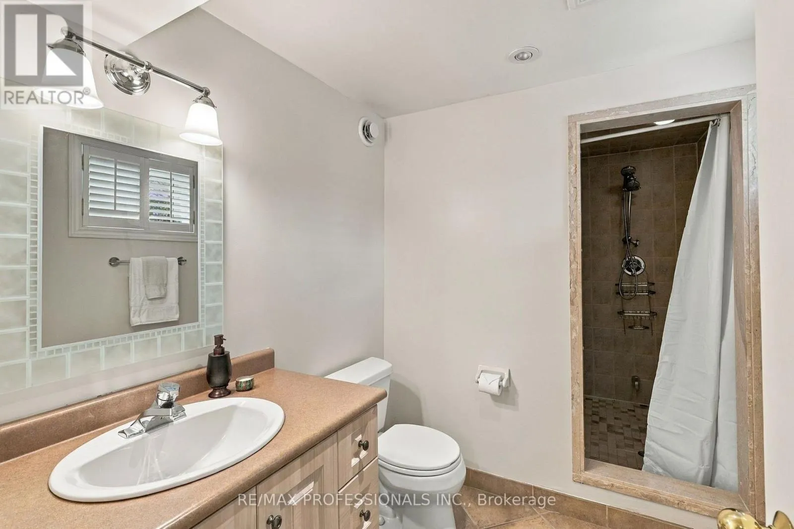 28 WICKFORD DRIVE