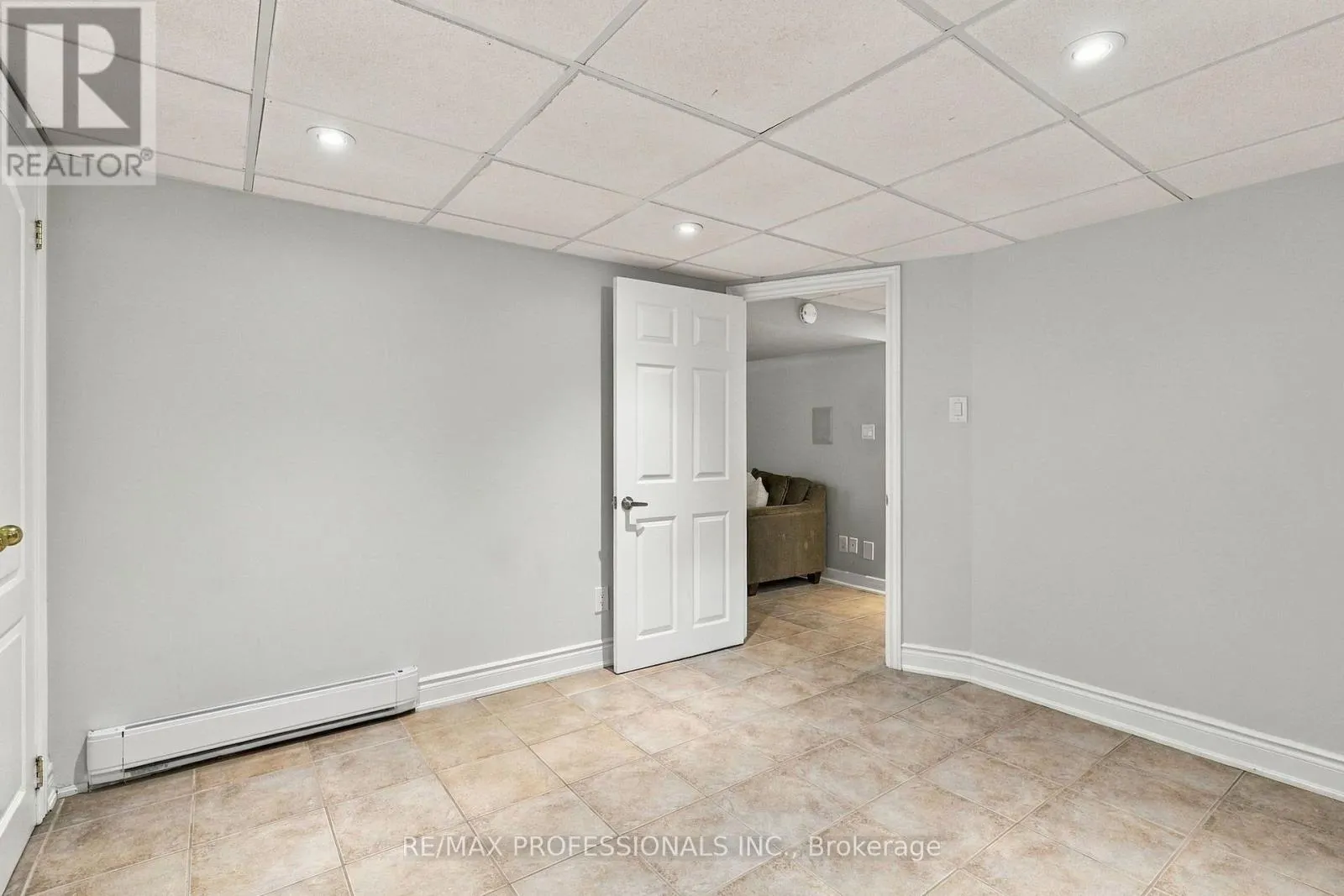 28 WICKFORD DRIVE