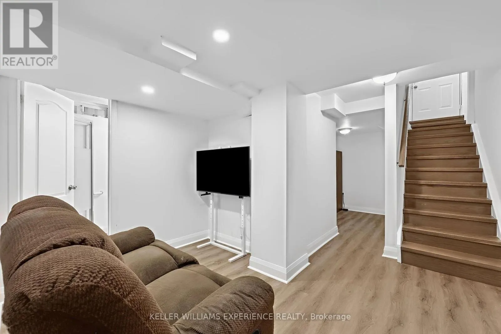 1429 WEIR CHASE