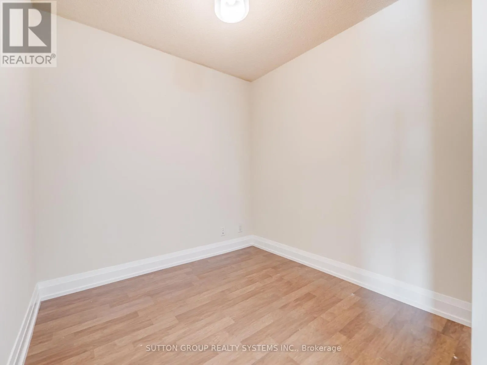 606 - 55 DE BOERS DRIVE