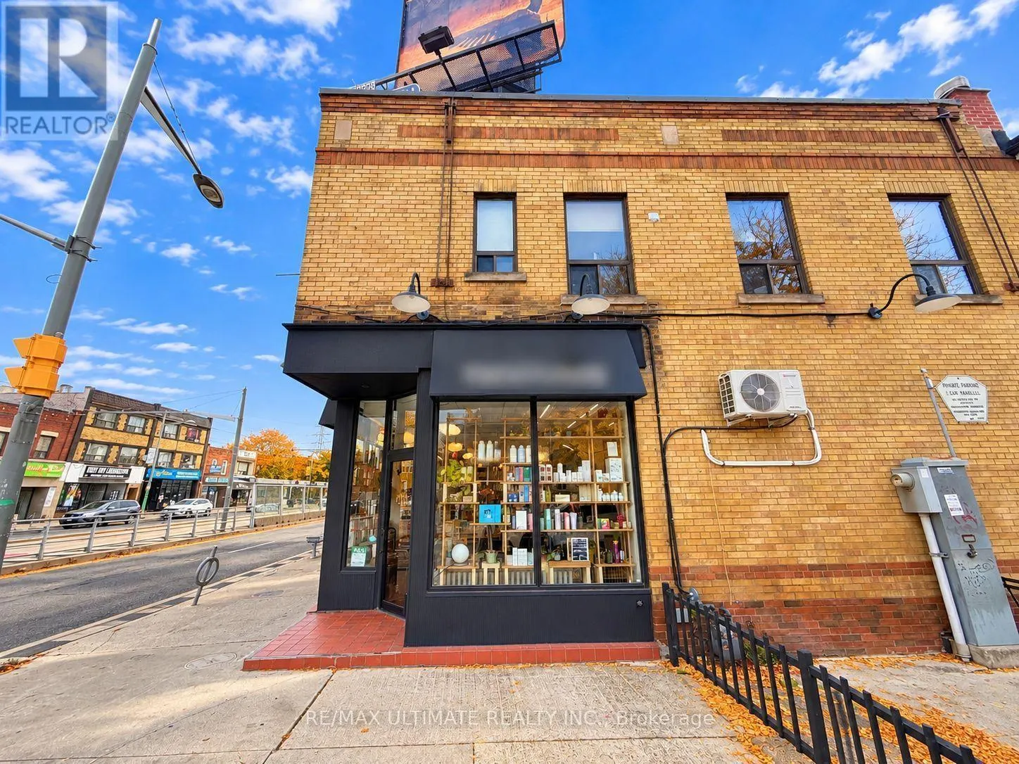 MAIN FLOOR - 1715 ST CLAIR AVENUE W
