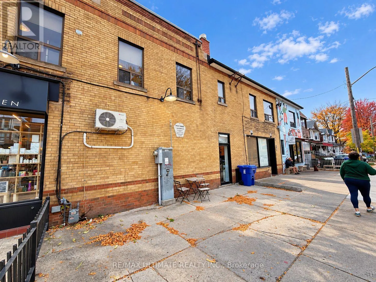 MAIN FLOOR - 1715 ST CLAIR AVENUE W