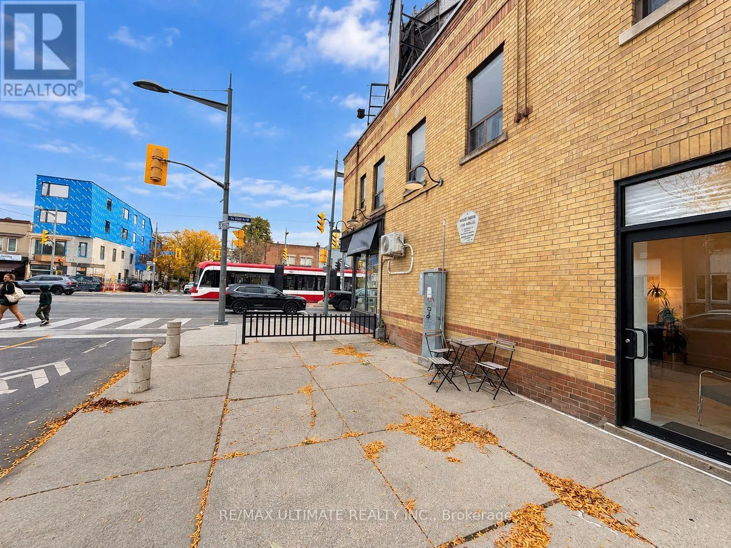 MAIN FLOOR - 1715 ST CLAIR AVENUE W