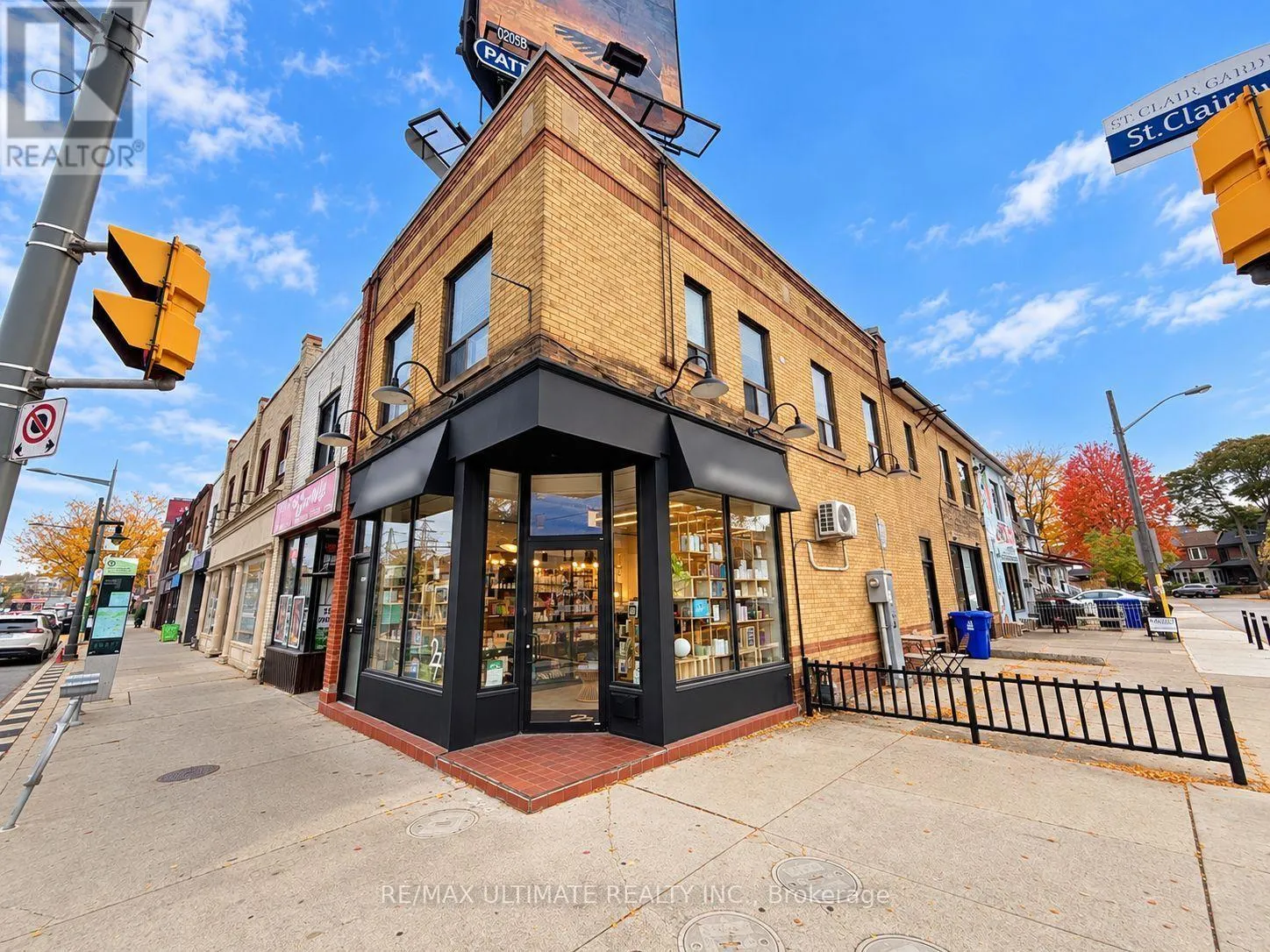 MAIN FLOOR - 1715 ST CLAIR AVENUE W