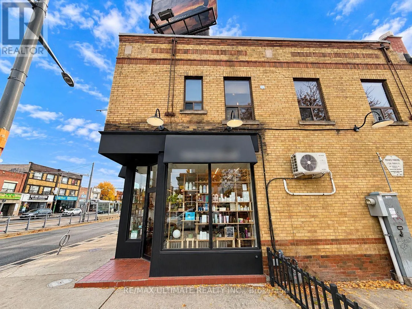 MAIN FLOOR - 1715 ST CLAIR AVENUE W