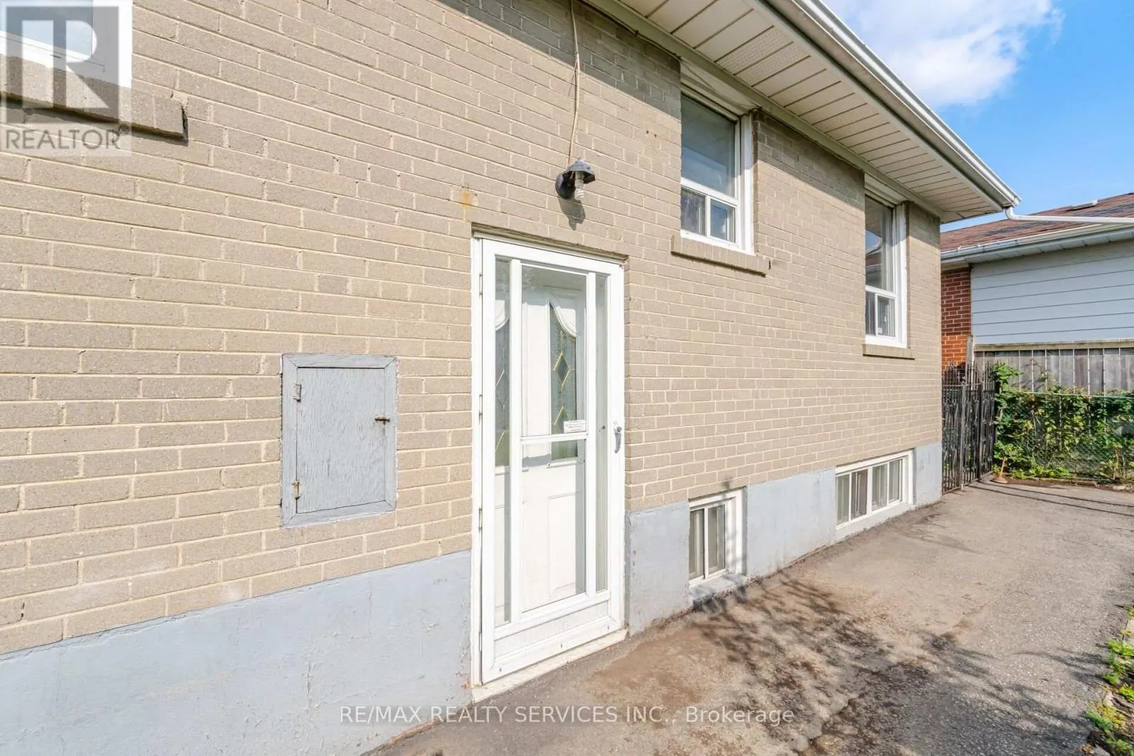 27 EDGEMONT DRIVE