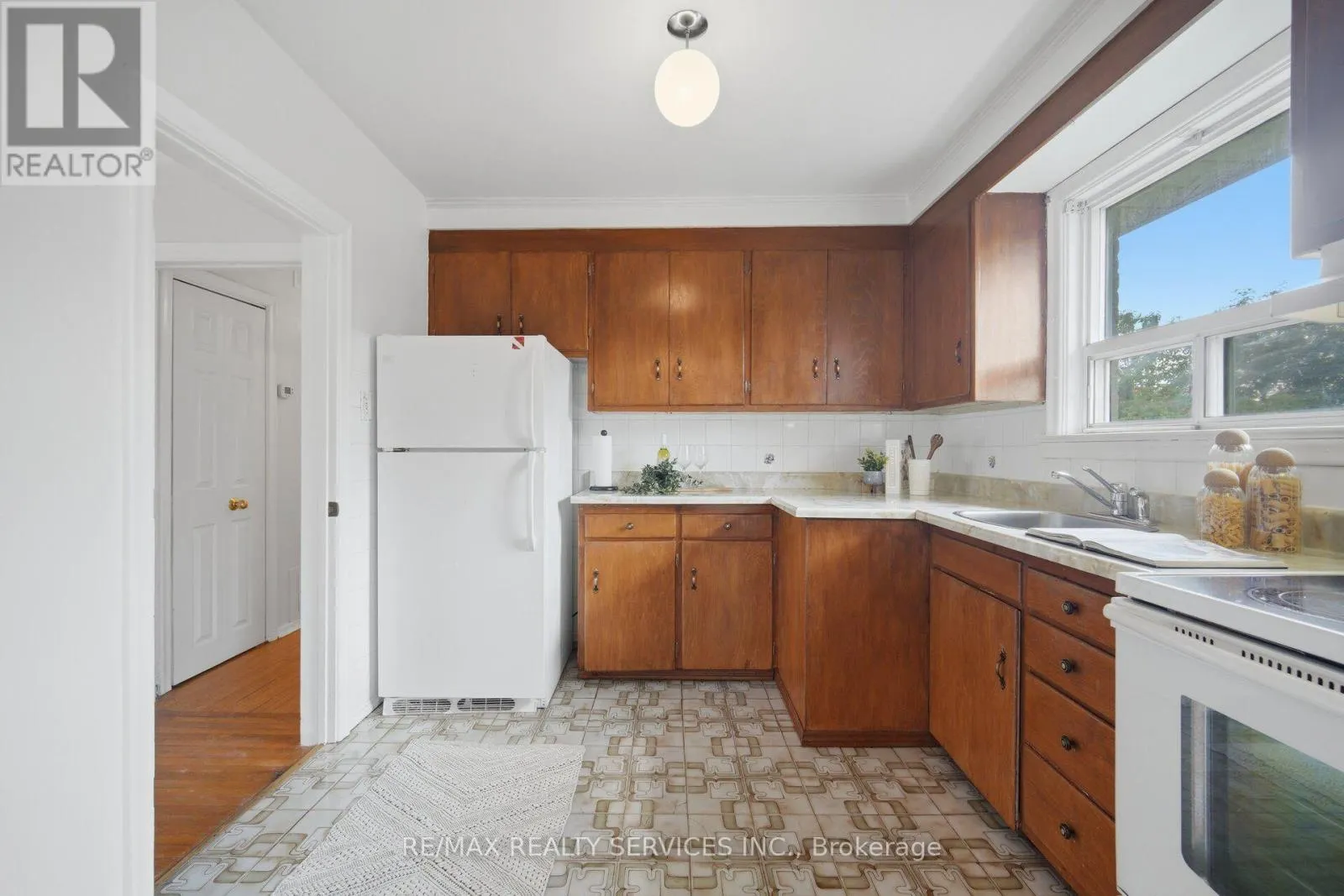 27 EDGEMONT DRIVE